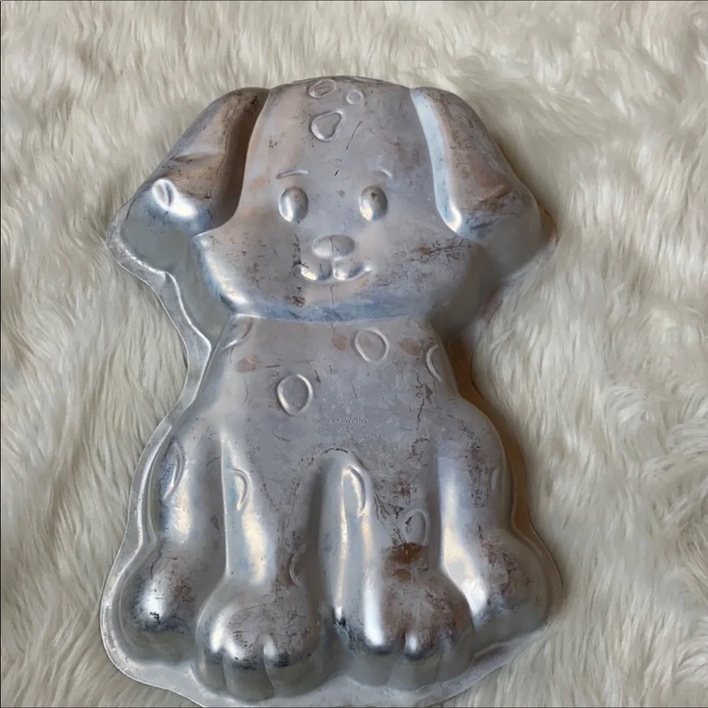 Vintage Wilton spotted puppy dog cake pan